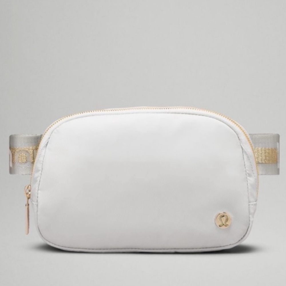 LULULEMON 1L BELT BAG IN VAPOR/GOLD/WHITE one size